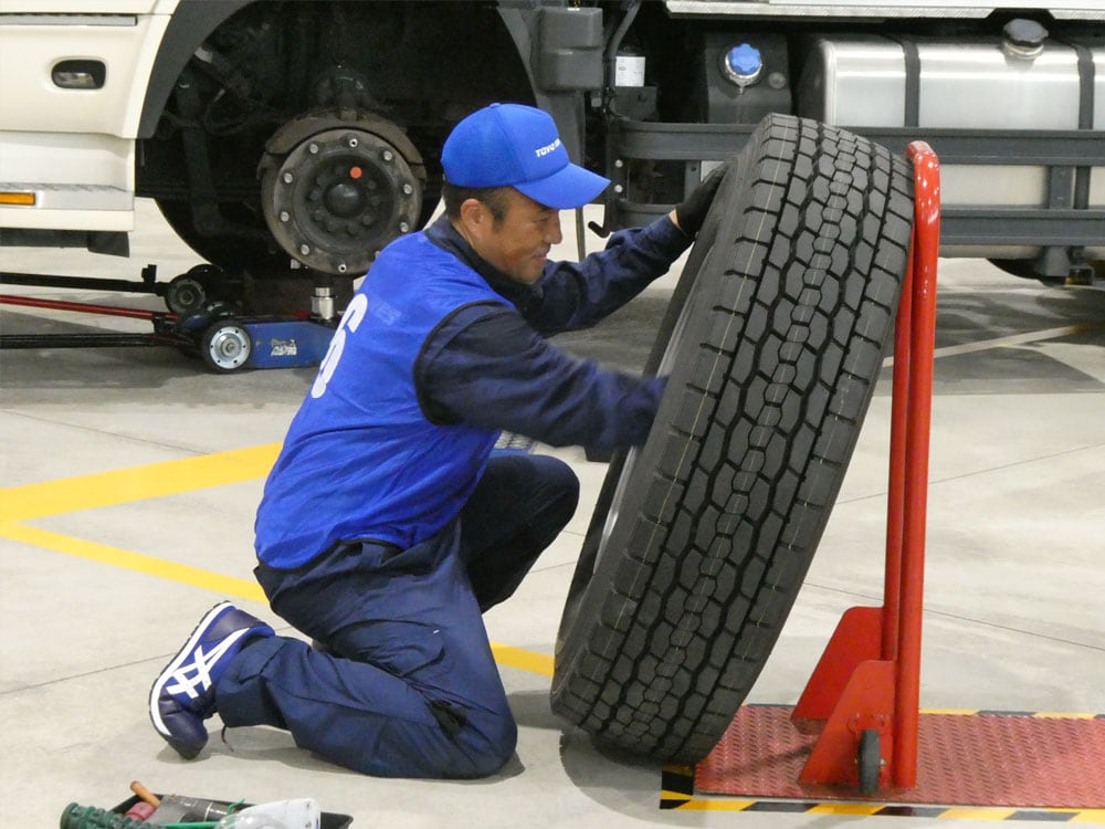 Truck and Bus Tire Servicing Contest