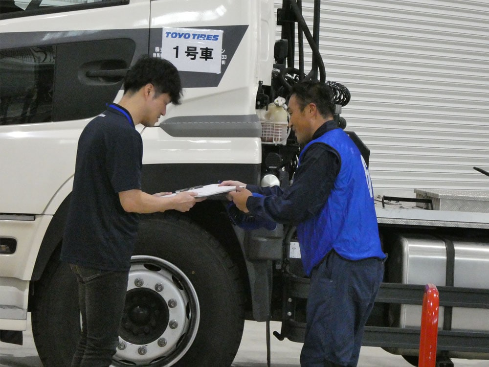 Truck and Bus Tire Servicing Contest