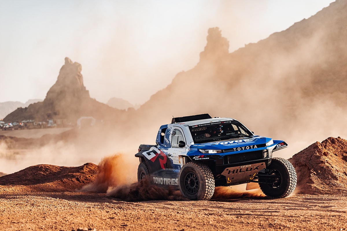 An off-road rally vehicle fitted with OPEN COUNTRY tires